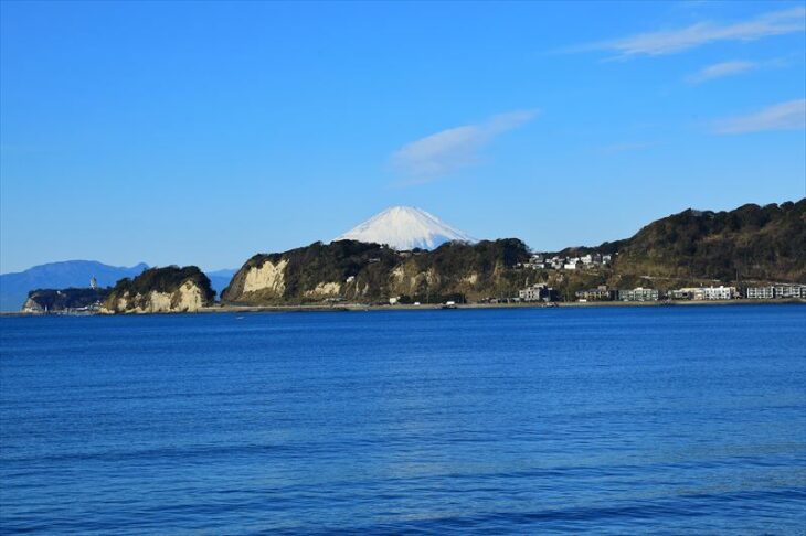 材木座海岸から見た富士山