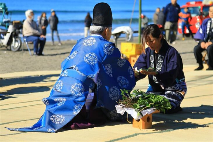 材木座海岸の潮神楽