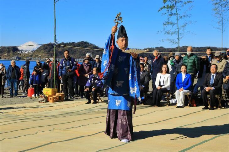 材木座海岸の潮神楽