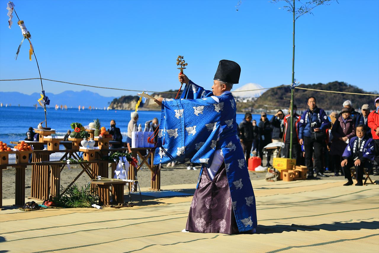 潮神楽を見てきた！材木座海岸の1月の年中行事