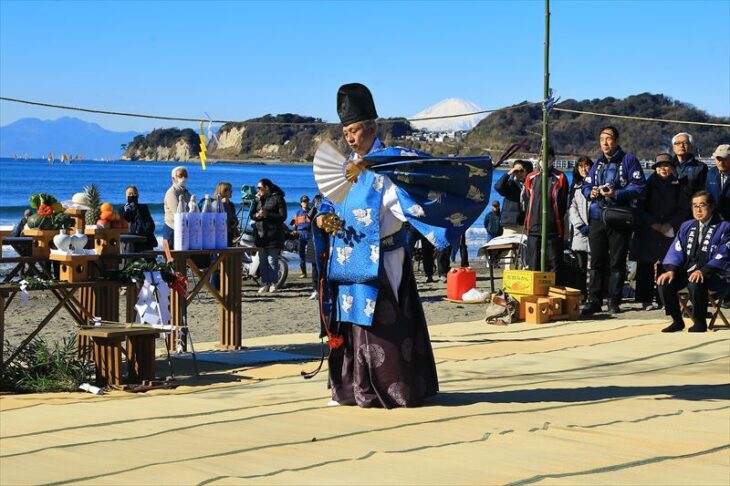 材木座海岸の潮神楽