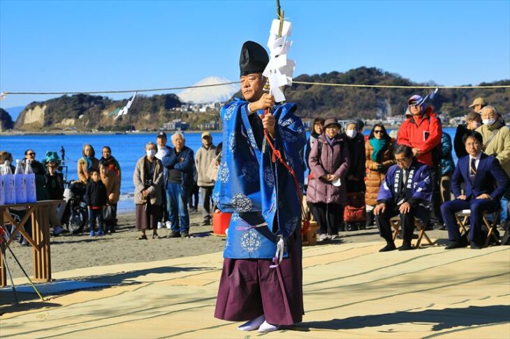 材木座海岸の潮神楽