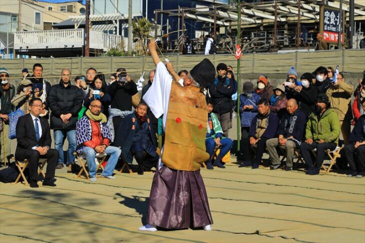 材木座海岸の潮神楽