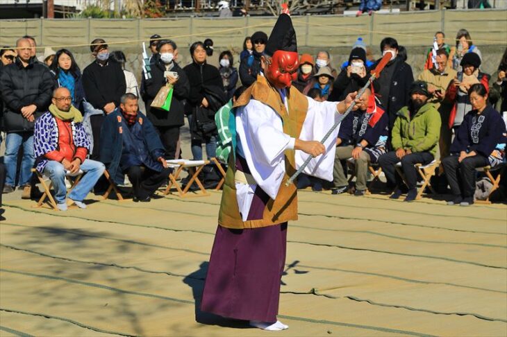 材木座海岸の潮神楽・湯立神楽 天狗の面