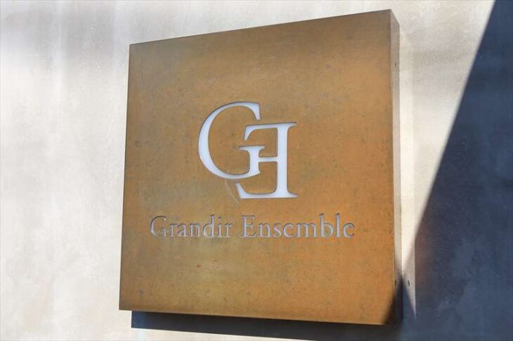 Grandir Ensemble（グランディール アンサンブル）のプレート