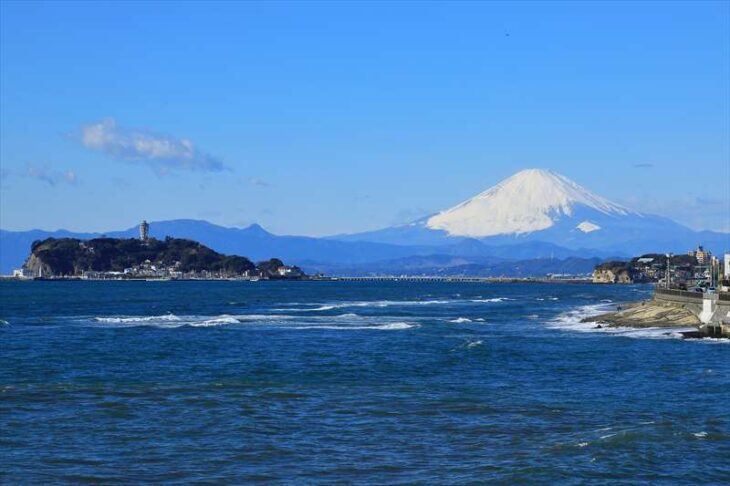 稲村ヶ崎から見た富士山と江の島