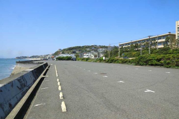 七里ヶ浜海岸駐車場