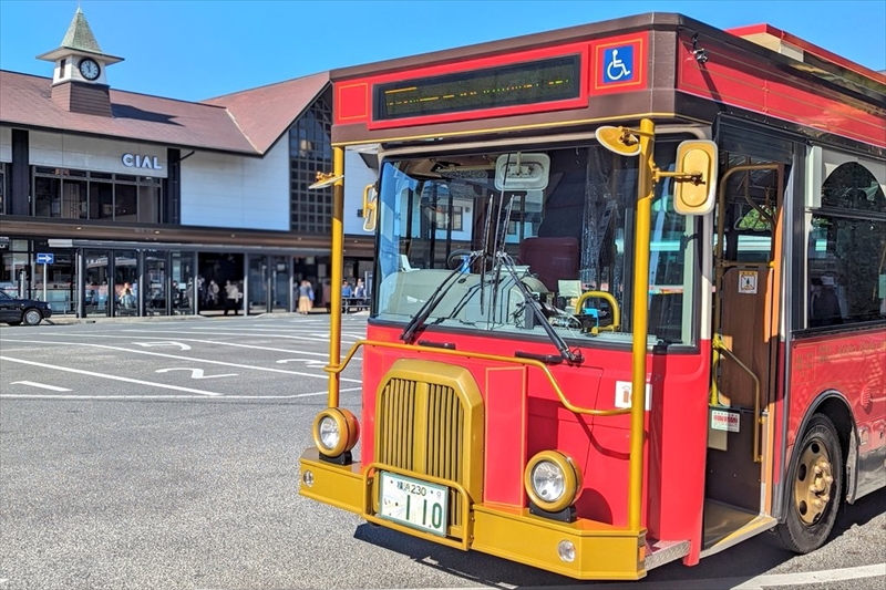 鎌倉駅とバスのりんどう号