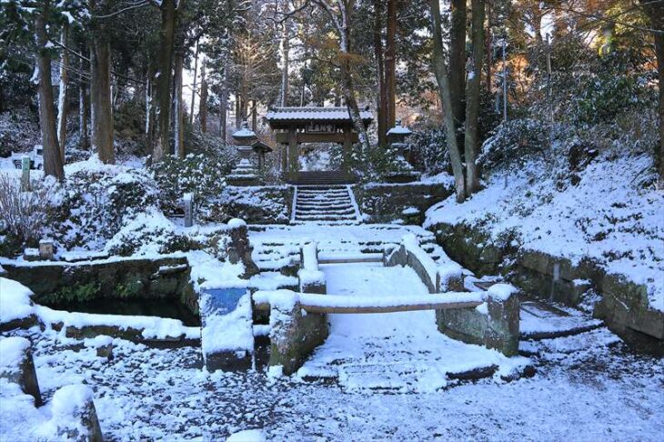 雪景色の浄智寺