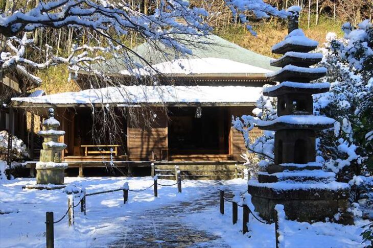 東慶寺の雪景色