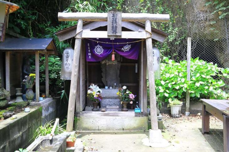 岩窟不動尊（窟堂）