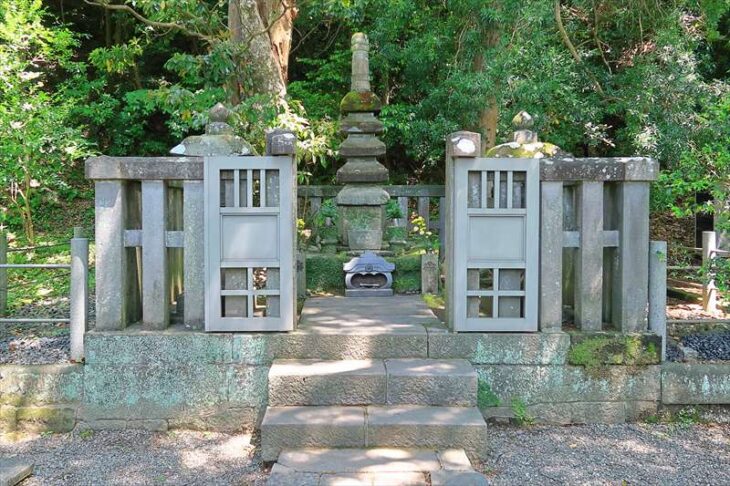源頼朝の墓所（法華堂跡）