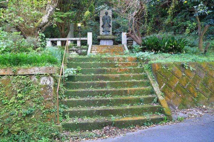 松葉ヶ谷御草庵霊跡